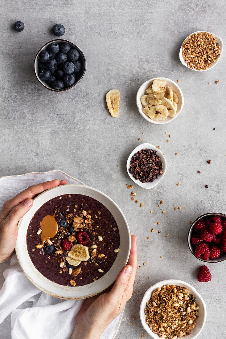 Acai-Bowl und Zutaten