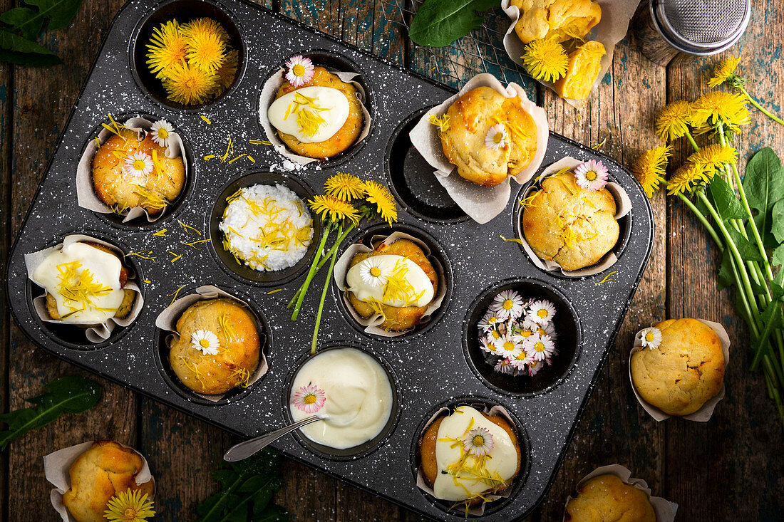 Dandelion muffins with daisies