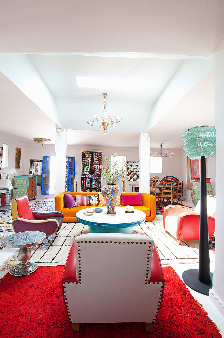 Buntes Wohnzimmer im modernen orientalischen Stil