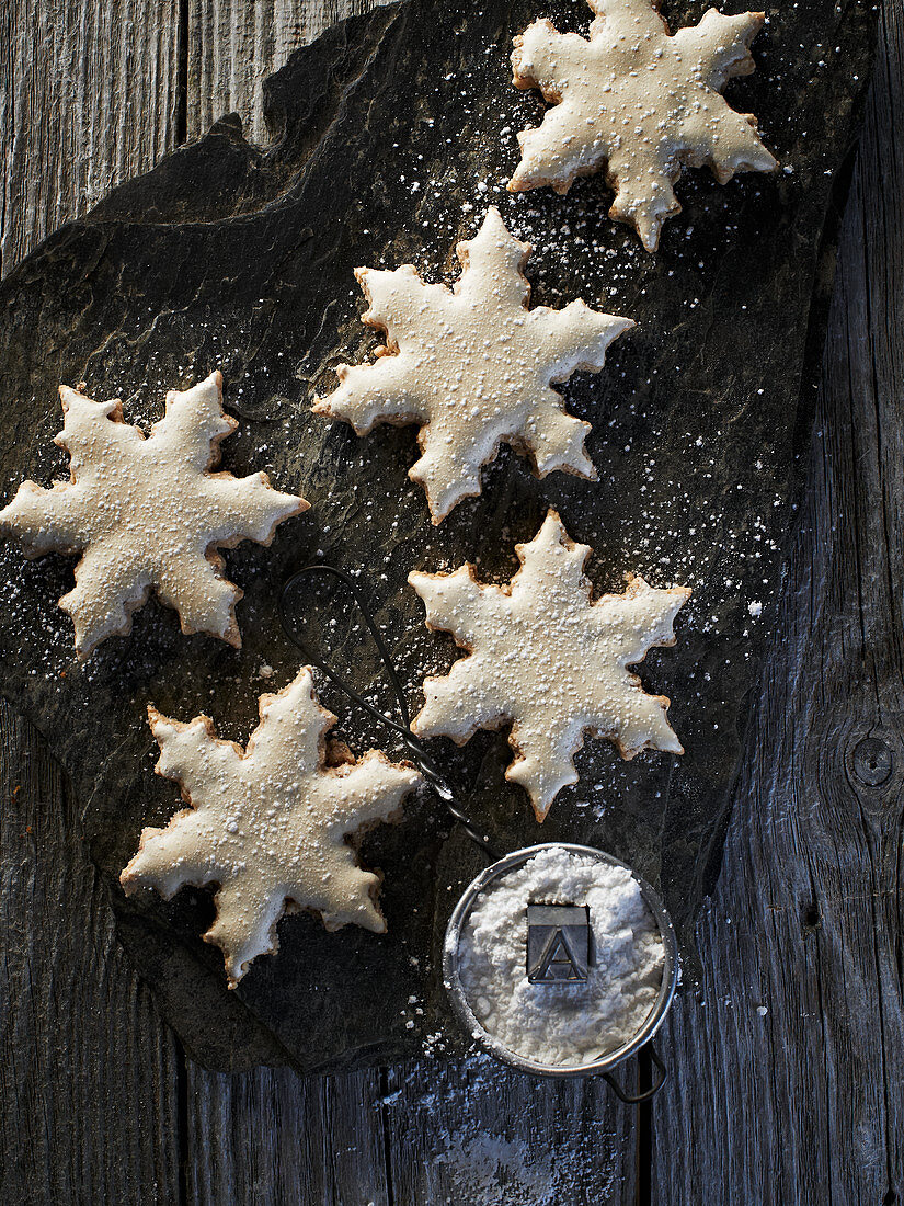 Cinnamon stars dusted with icing sugar