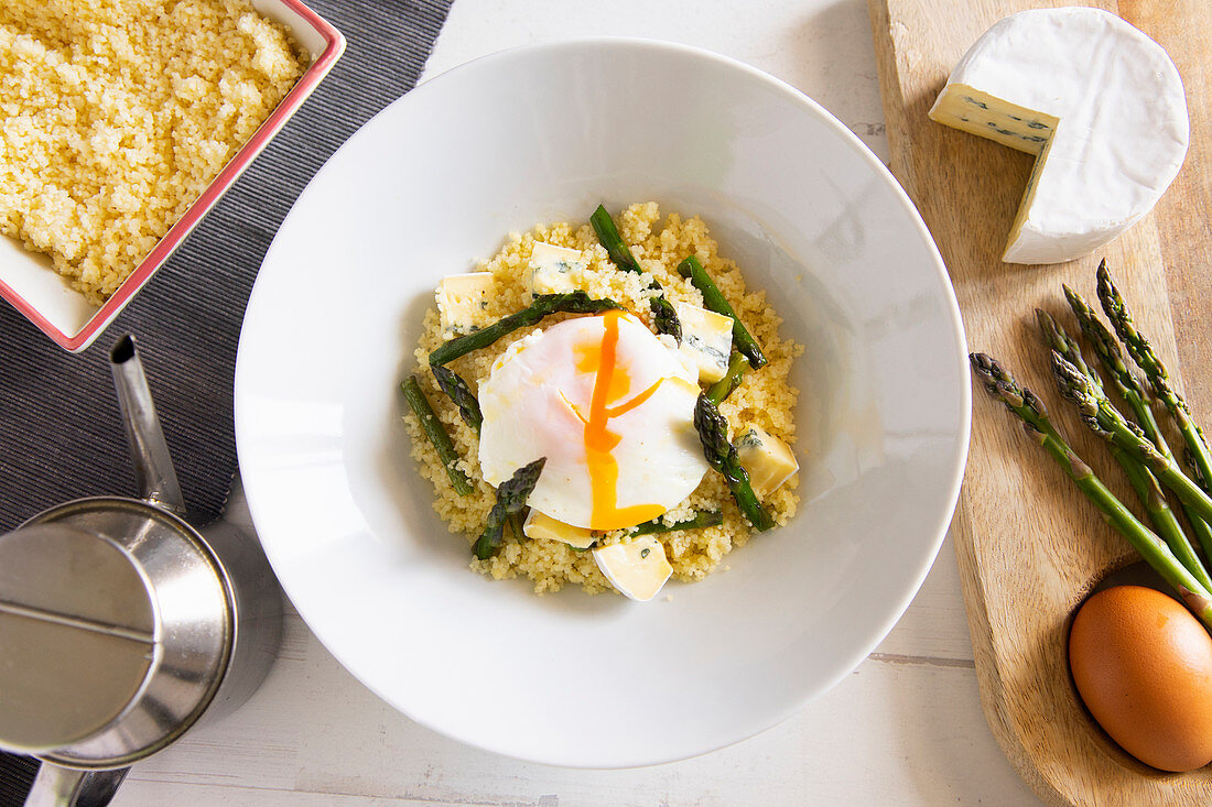 Cuscus with asparagus, blue cheese and poached egg