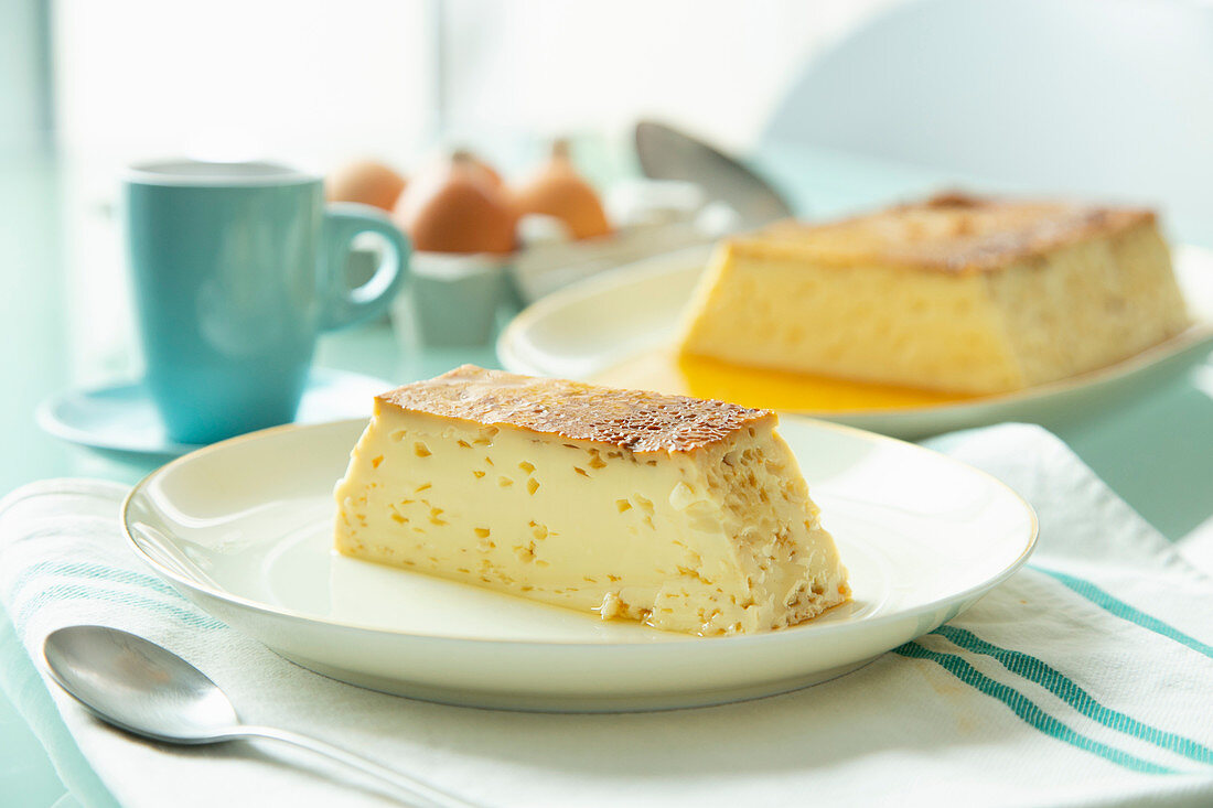 Flan de Huevo y Leche (spanischer Eierpudding)