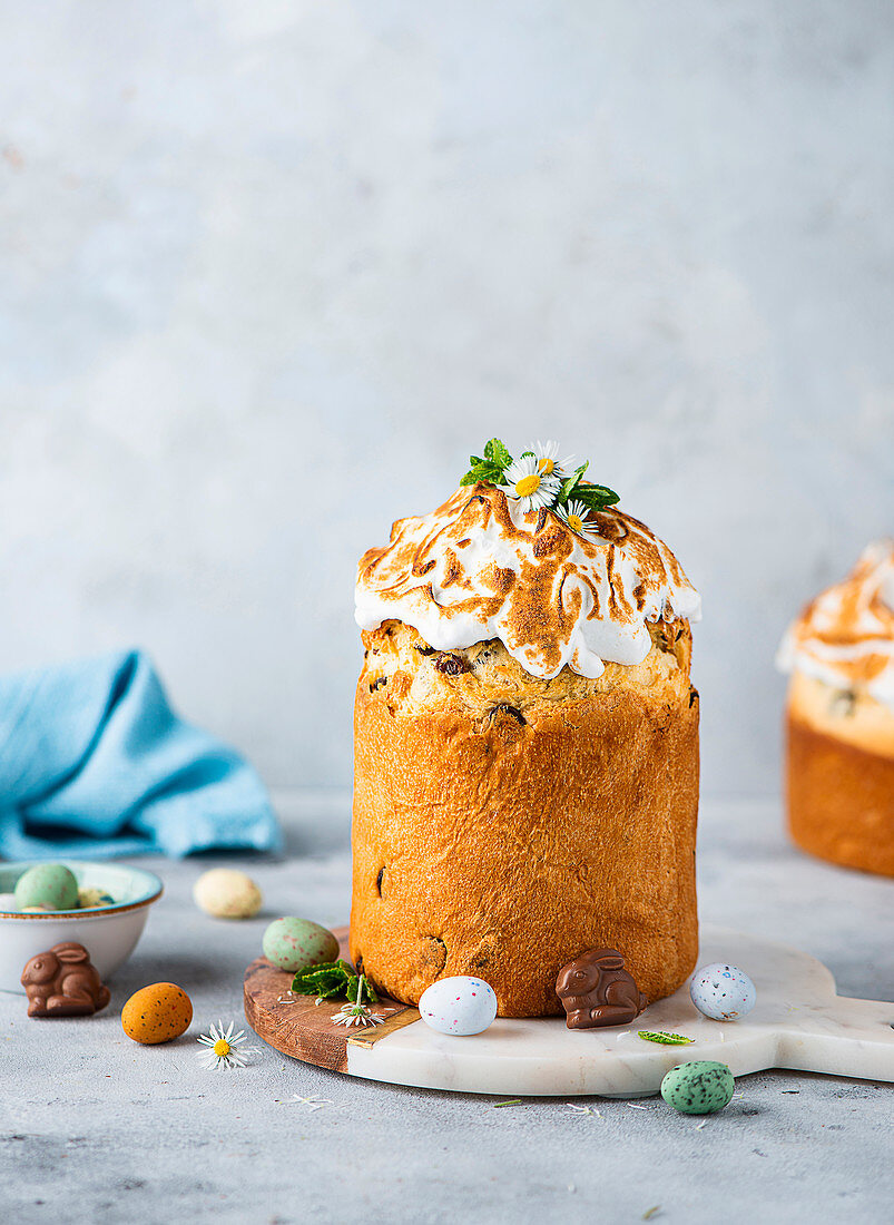 Easter bread with daisies