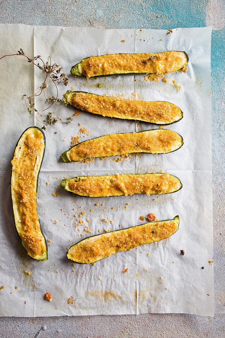 Zucchini stuffed with cheese and herbs