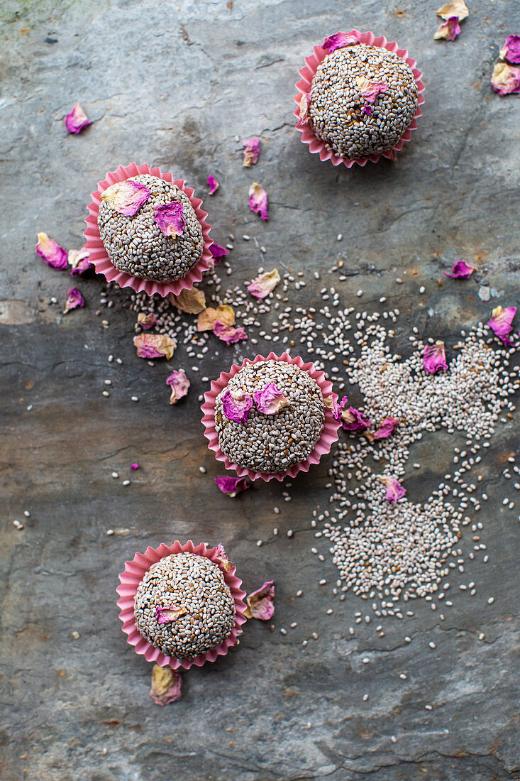 Energy balls with honey, nuts and seeds