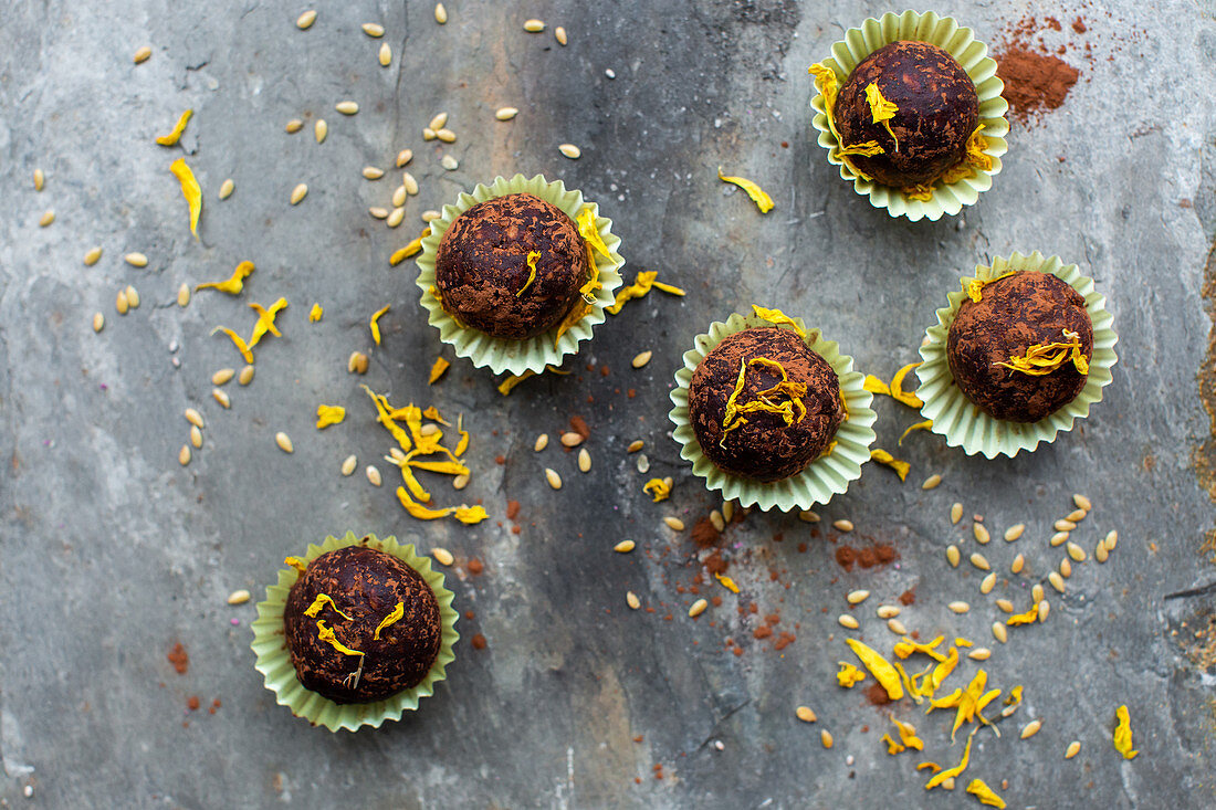 Protein balls with almond nutbutter and dates