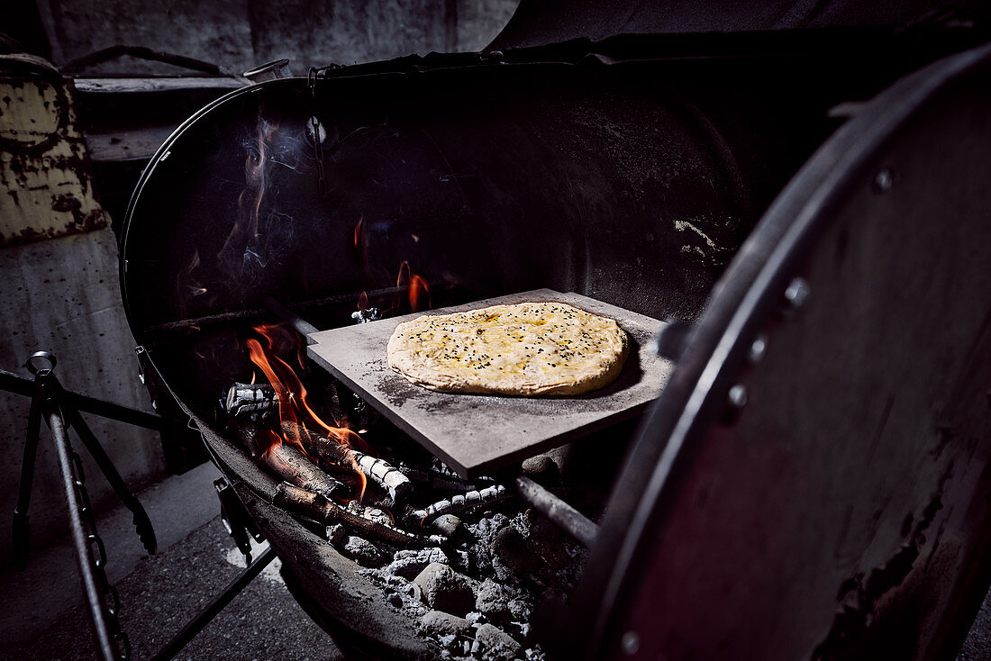 Holzofenpizza im Smoker