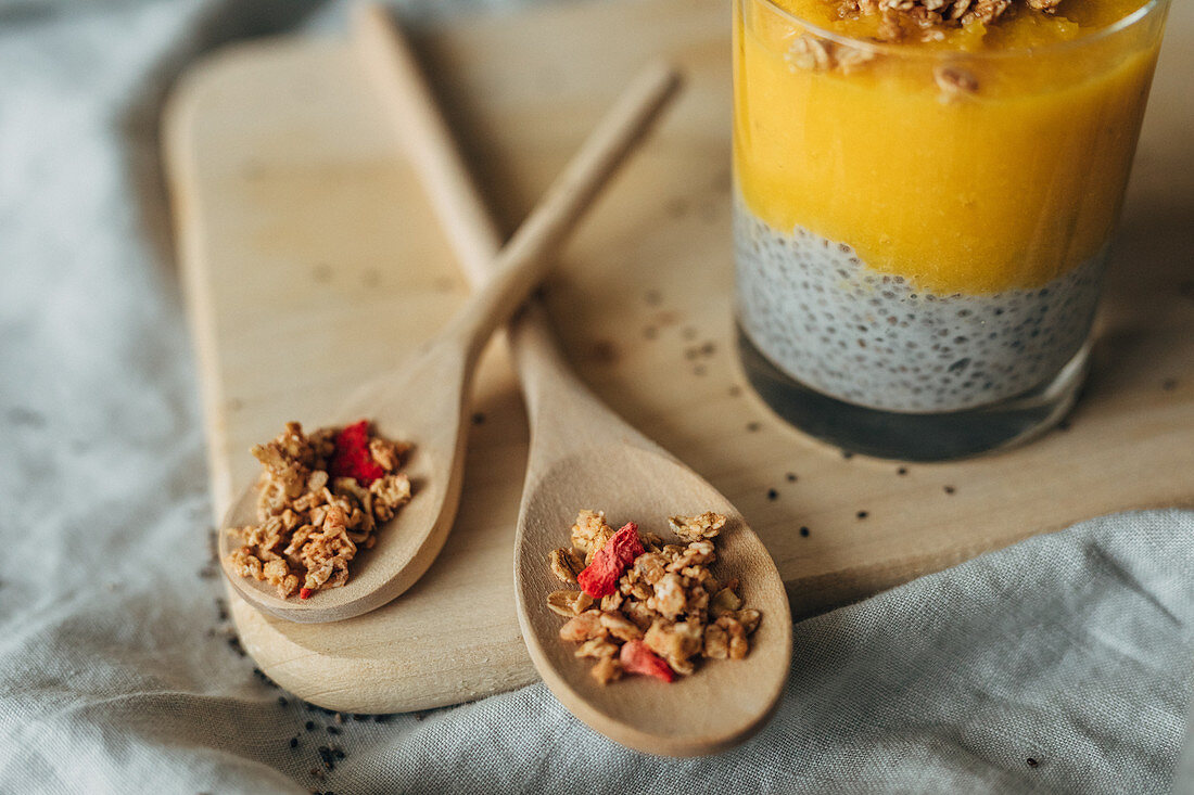 Granola with freeze-dried strawberries with a chia and mango pudding