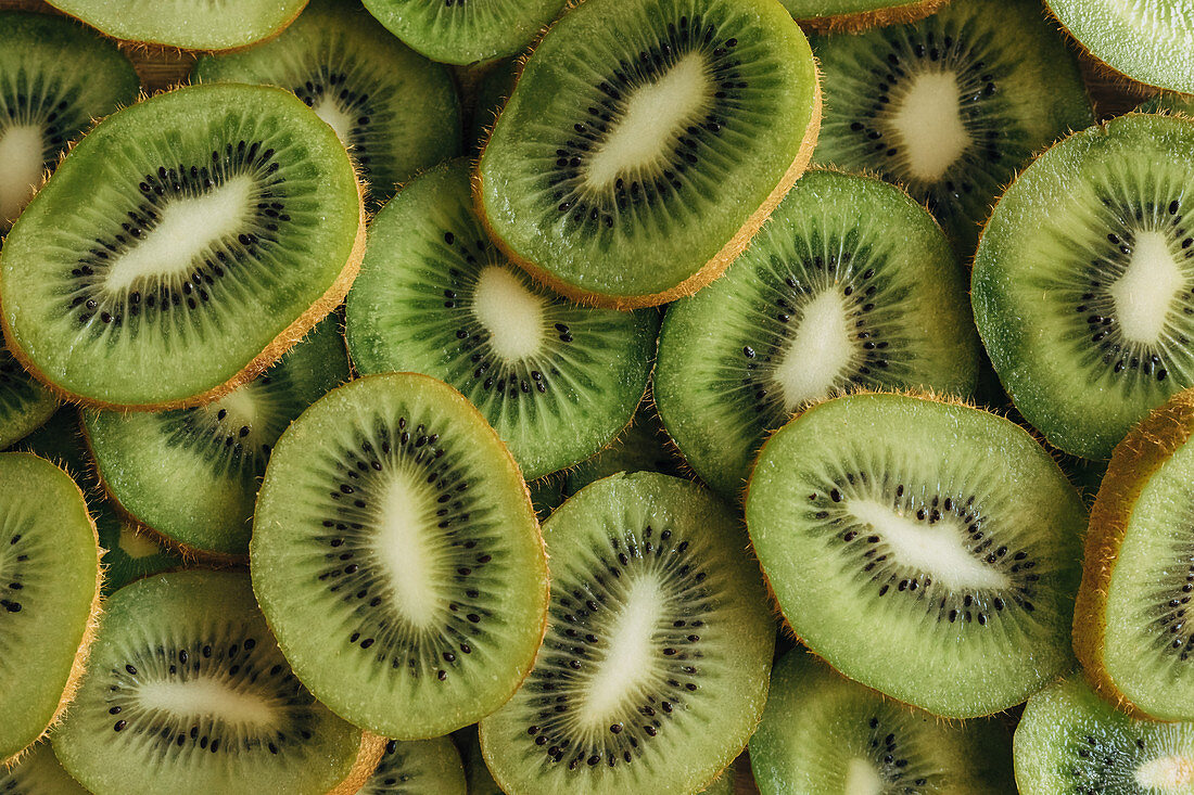 Sliced kiwis