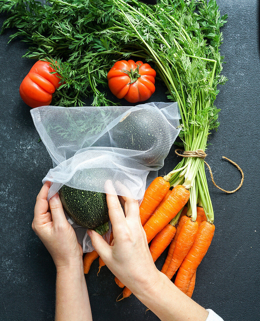 Zero Waste Food Storage: Eco Bag with carrot, tomatoes