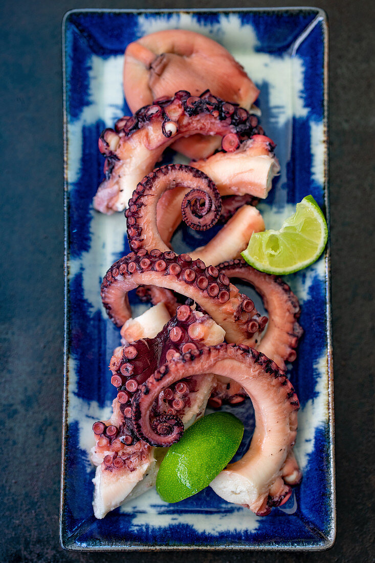 Grilled octopus with limes