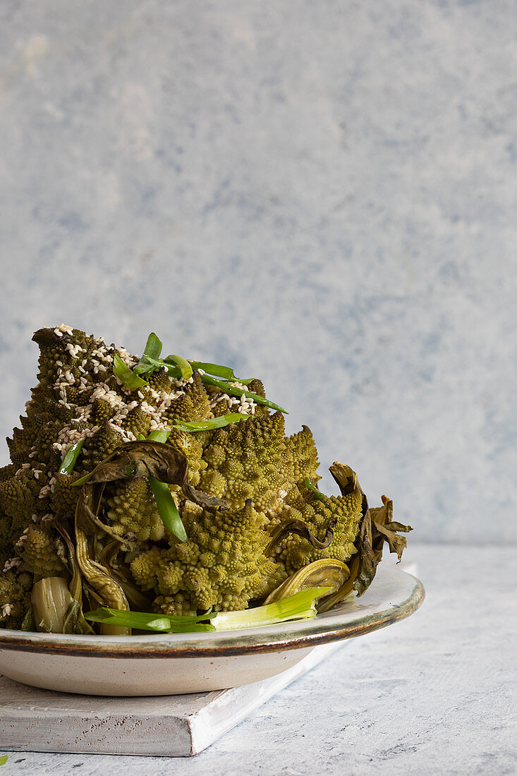 Romanesco with sesame sauce