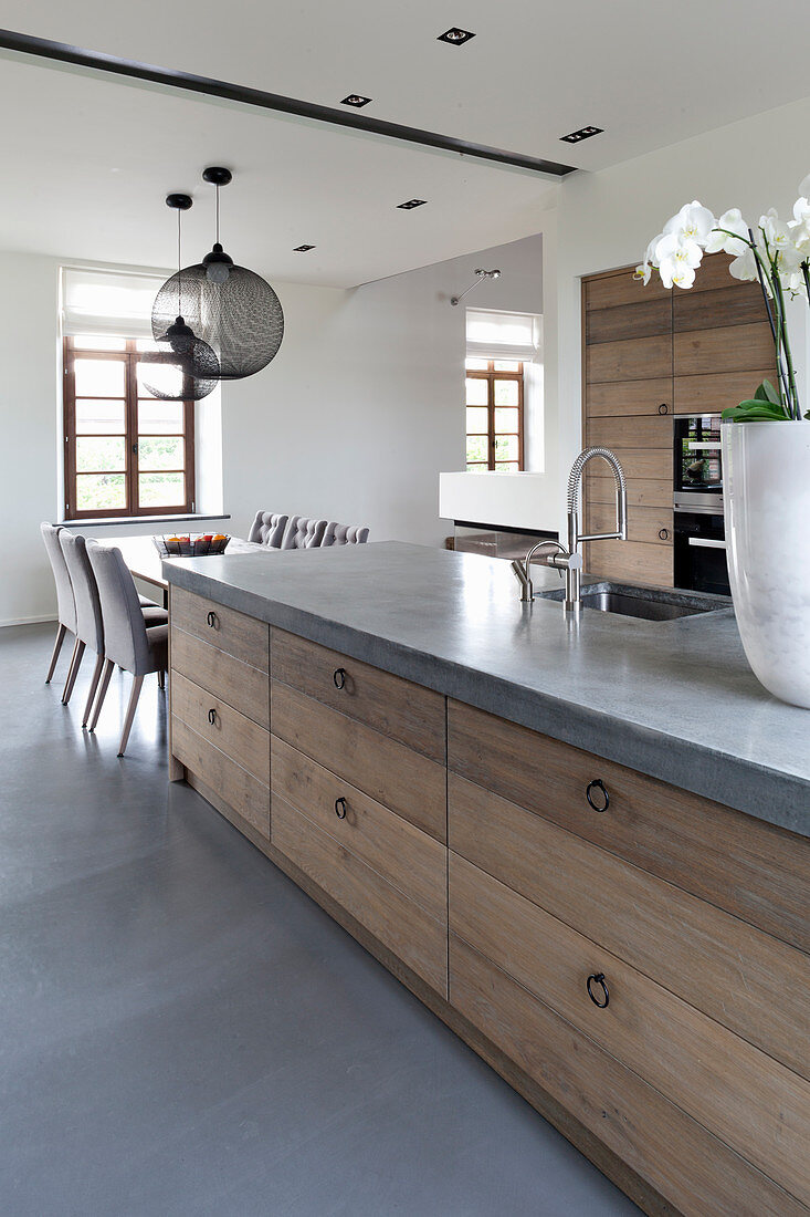 Modern country-house-style kitchen with concrete worksurface