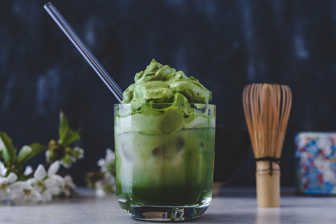 Dalgona matcha (matcha with whipped matcha foam)