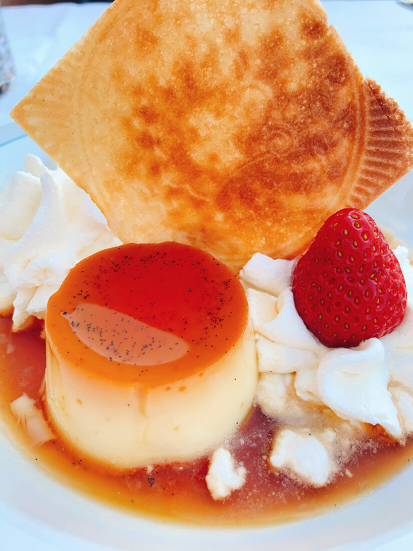 Creme caramel with strawberries