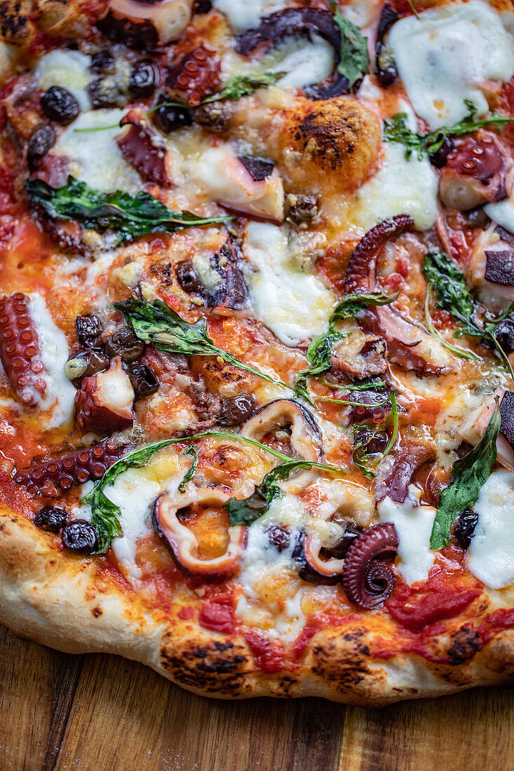Grilled pizza with octopus