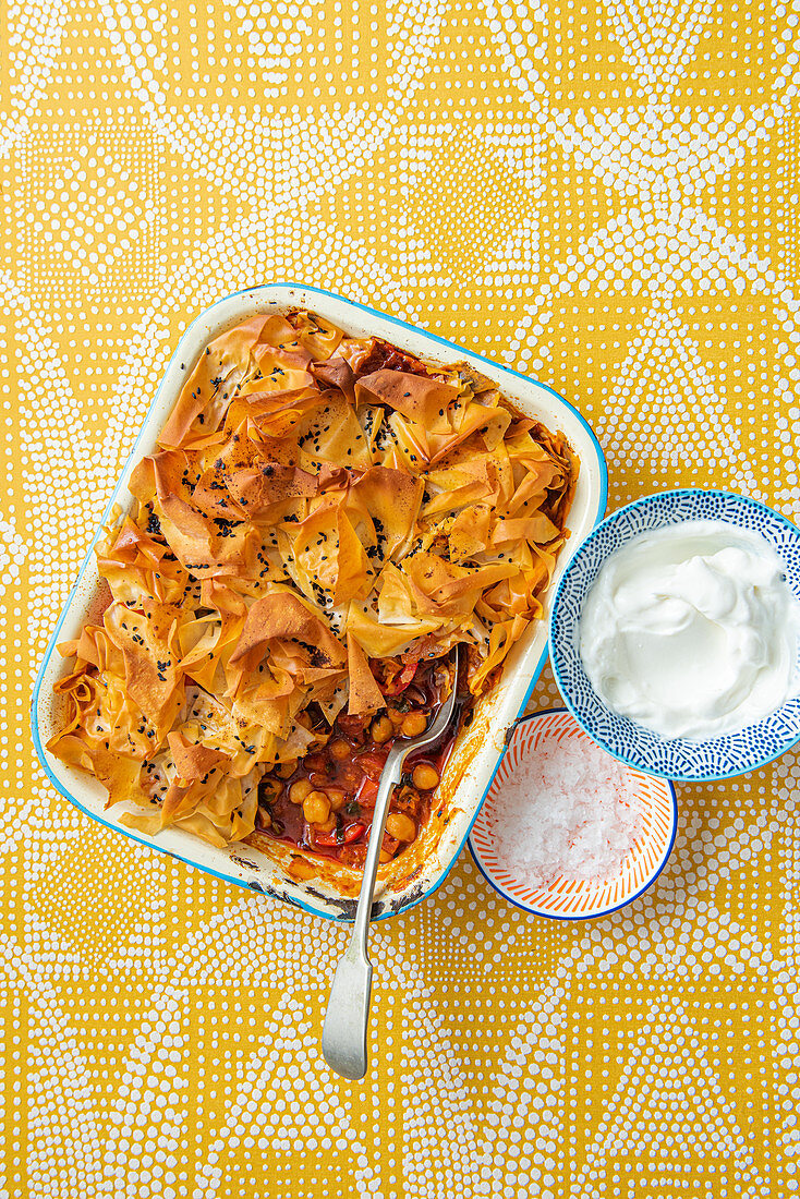 Vegetarische Filoteigpie mit Kichererbsen und Paprika