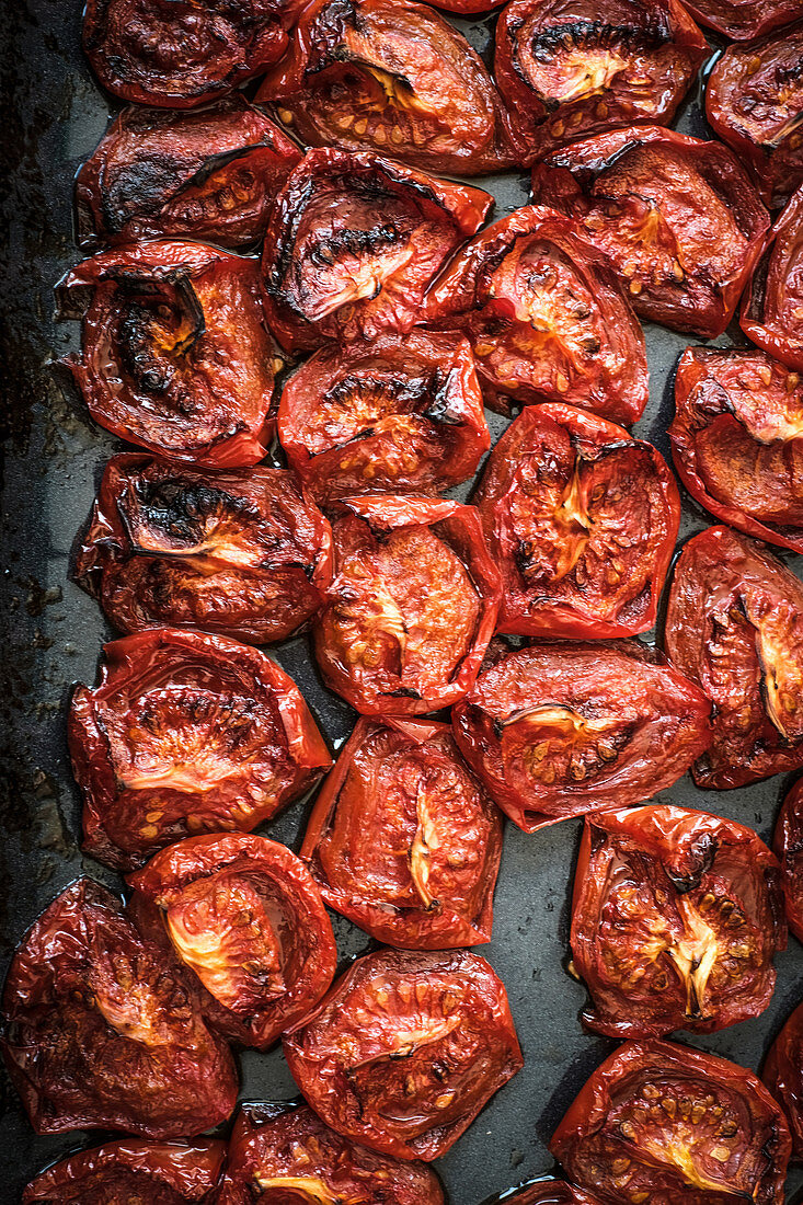 Gebratene Tomaten auf Backblech