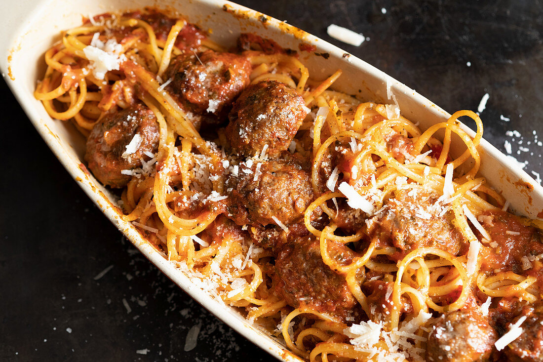 Spaghetti mit Fleischbällchen