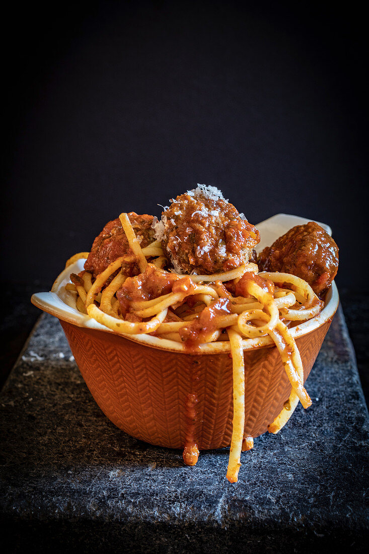 Spaghetti mit Fleischbällchen