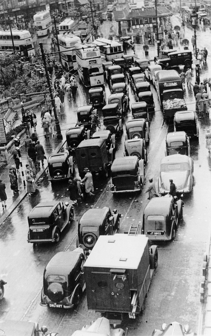 May Bank Holiday traffic, Bournemouth, 1939