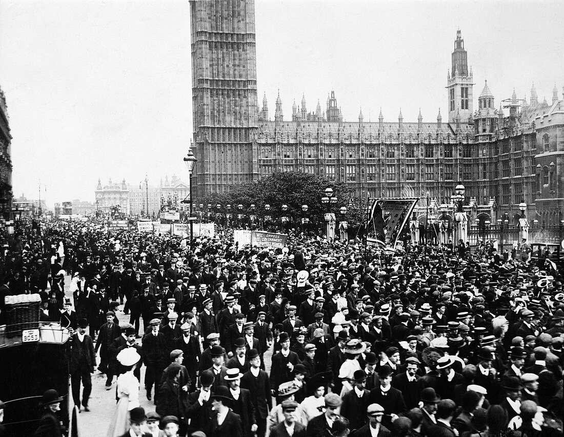 Crowds en route to Women's Sunday, London, 1908