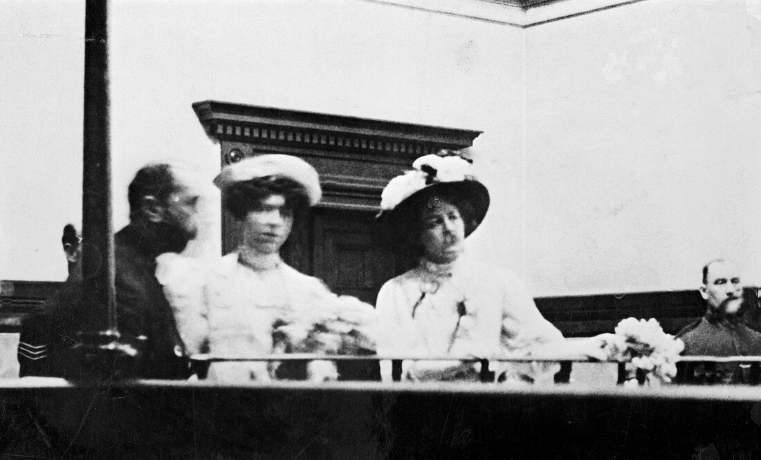 Mary Leigh and Edith New in the dock, 1908