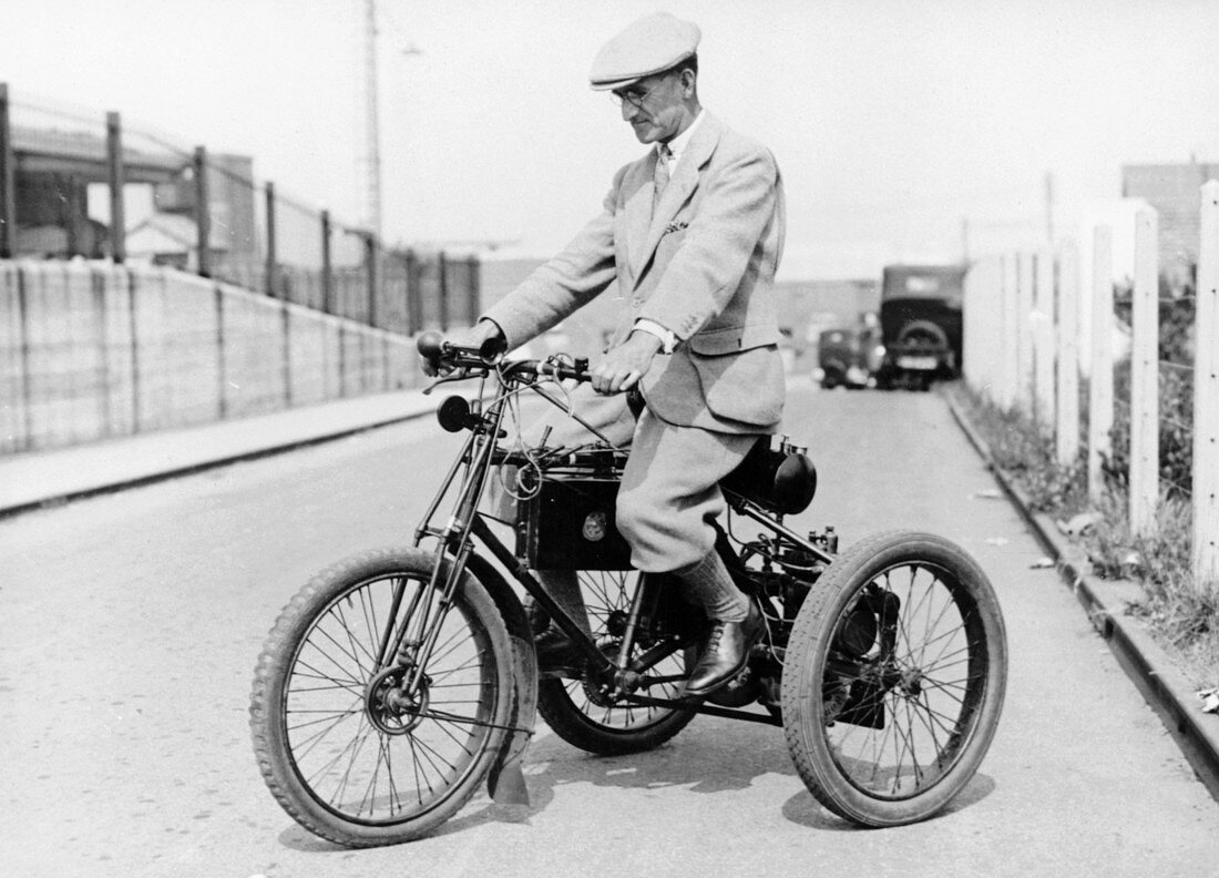 An 1898 De Dion tricycle and rider