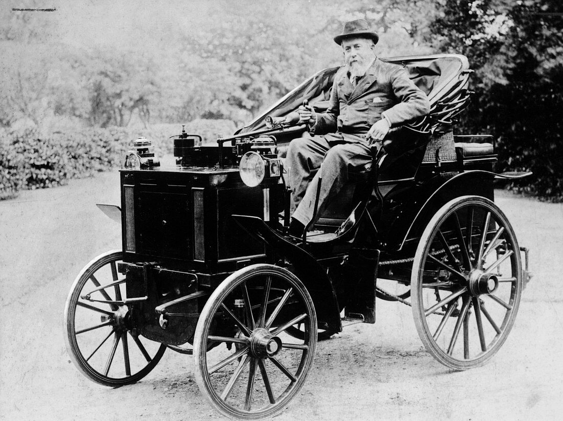 Evelyn Ellis driving an 1895 Panhard