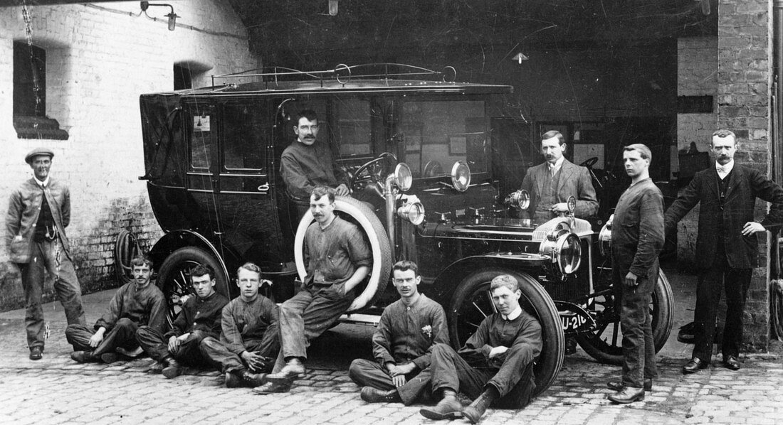 Men with a 1911 Daimler, c1911