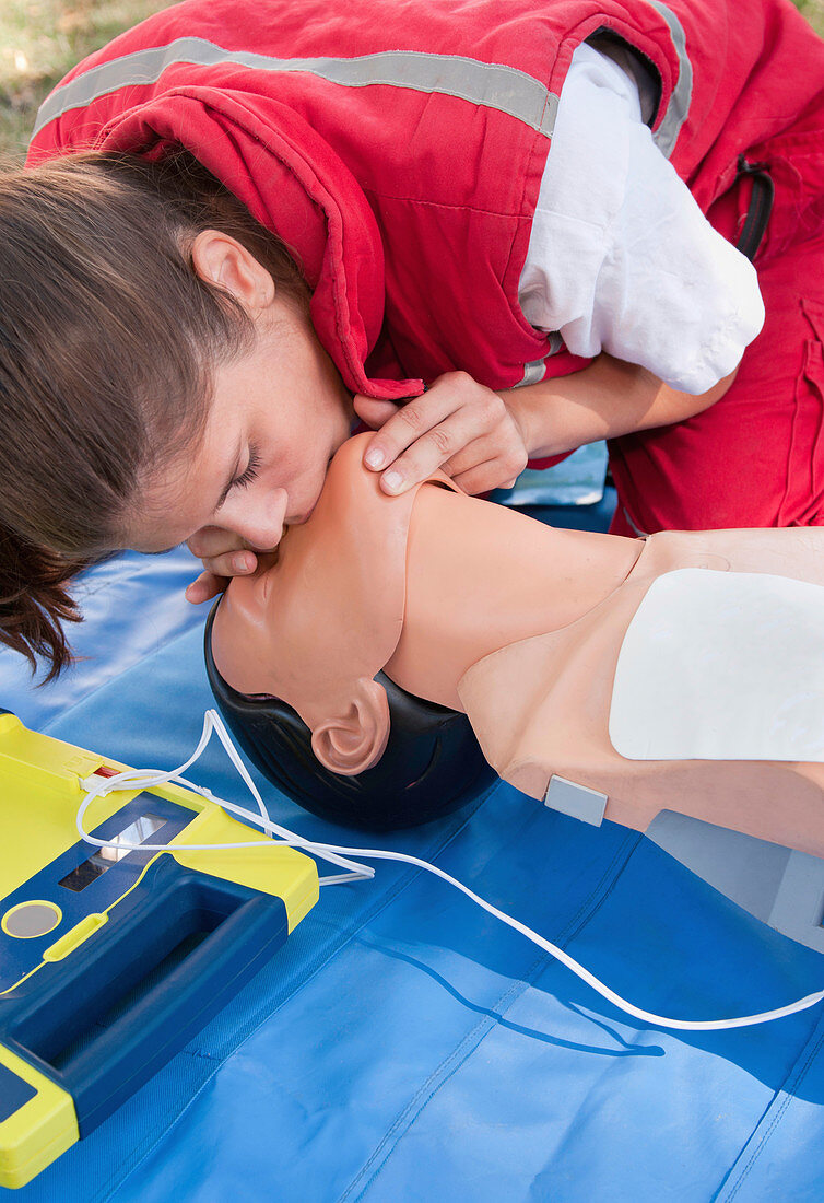 Cardiopulmonary resuscitation on dummy