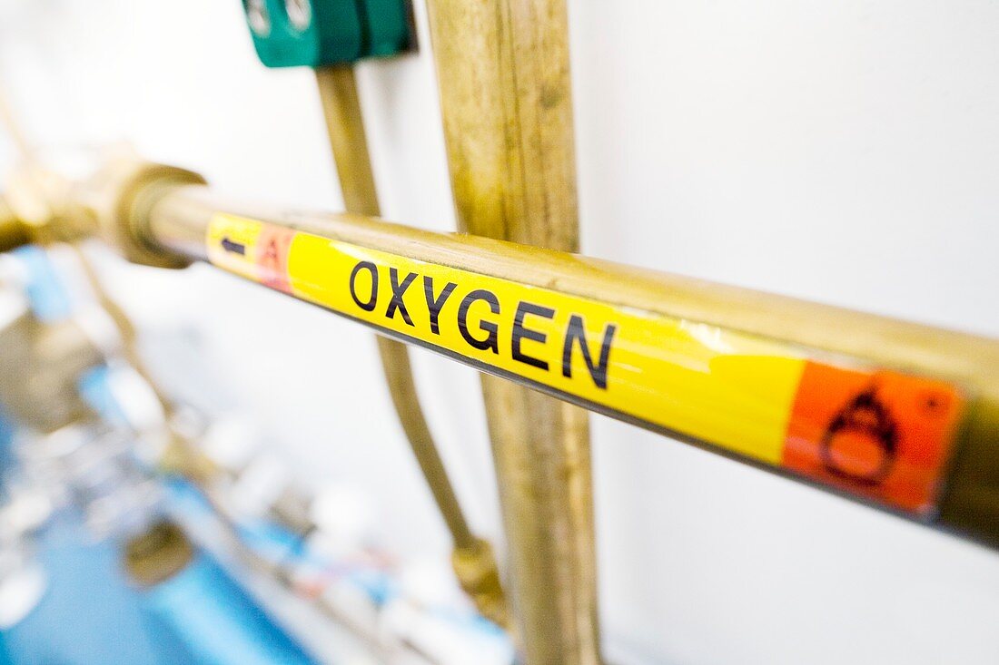 Hyperbaric oxygen therapy oxygen supply