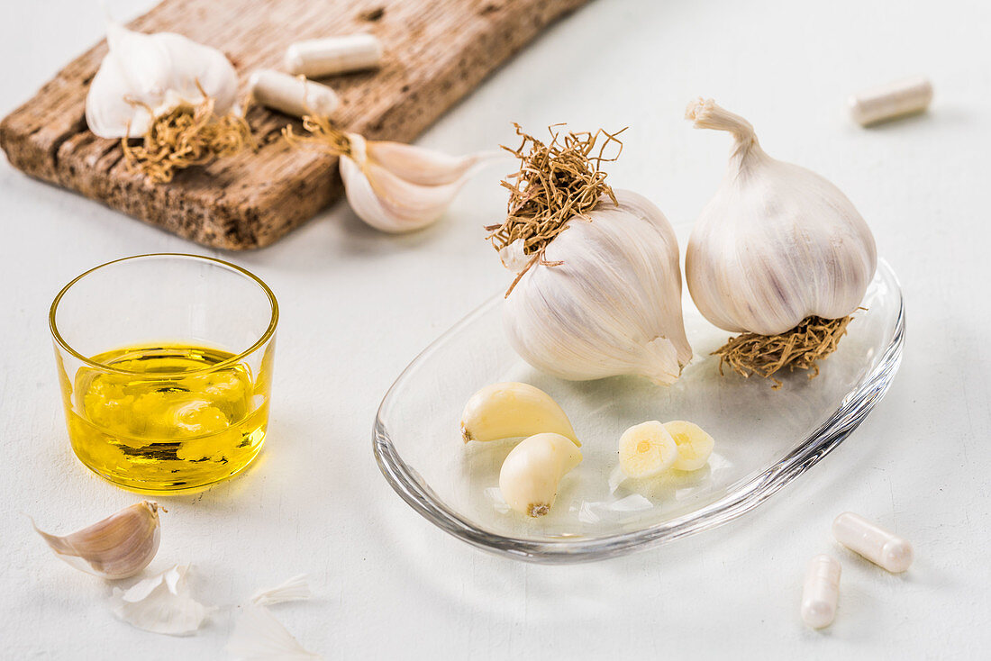 Oil and pills of garlic