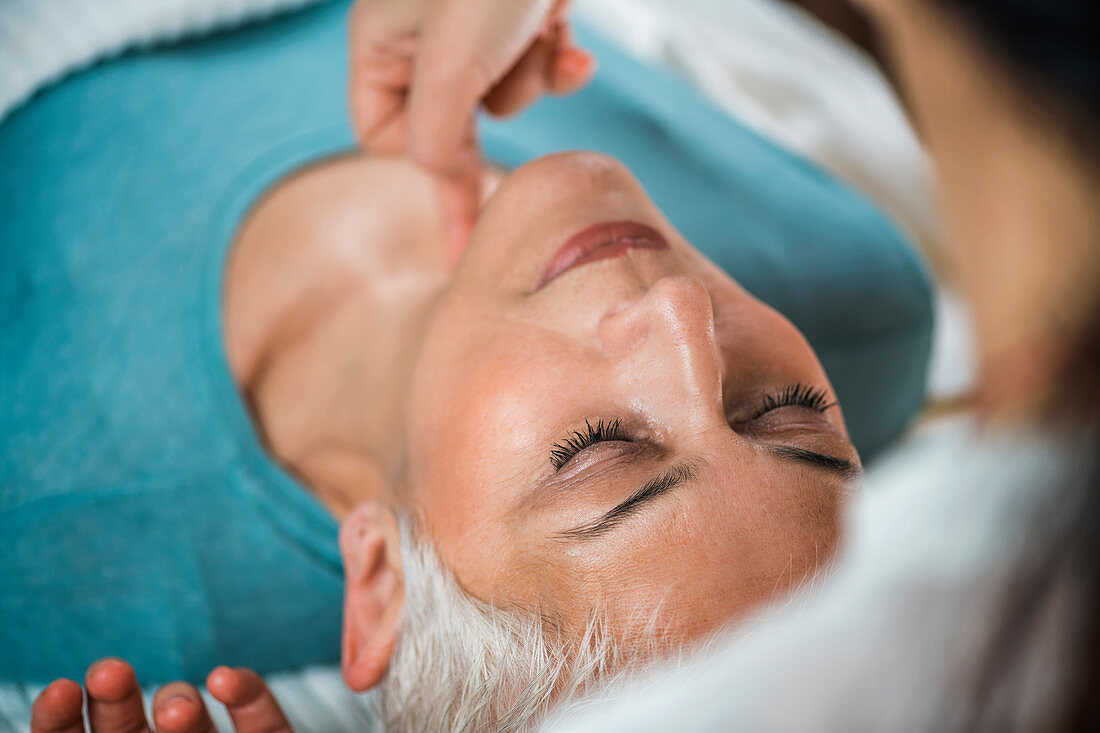 Facial marma therapy, ayurveda neck massage (kanth marma)