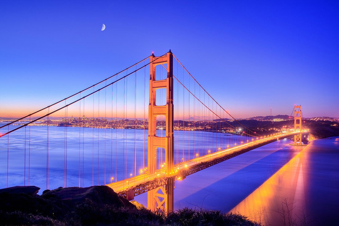 Golden Gate Bridge, San Francisco, USA, at dawn
