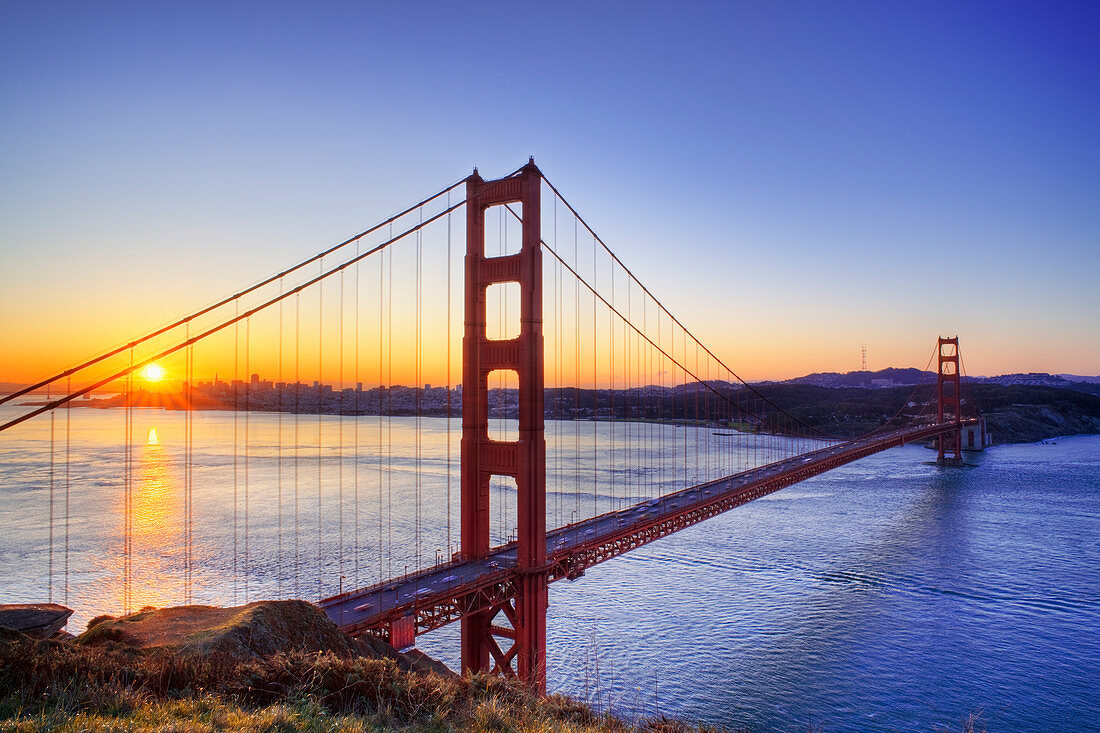 Golden Gate Bridge, San Francisco, USA, at dusk