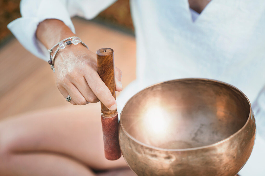 Sound therapy with tibetan singing bowl