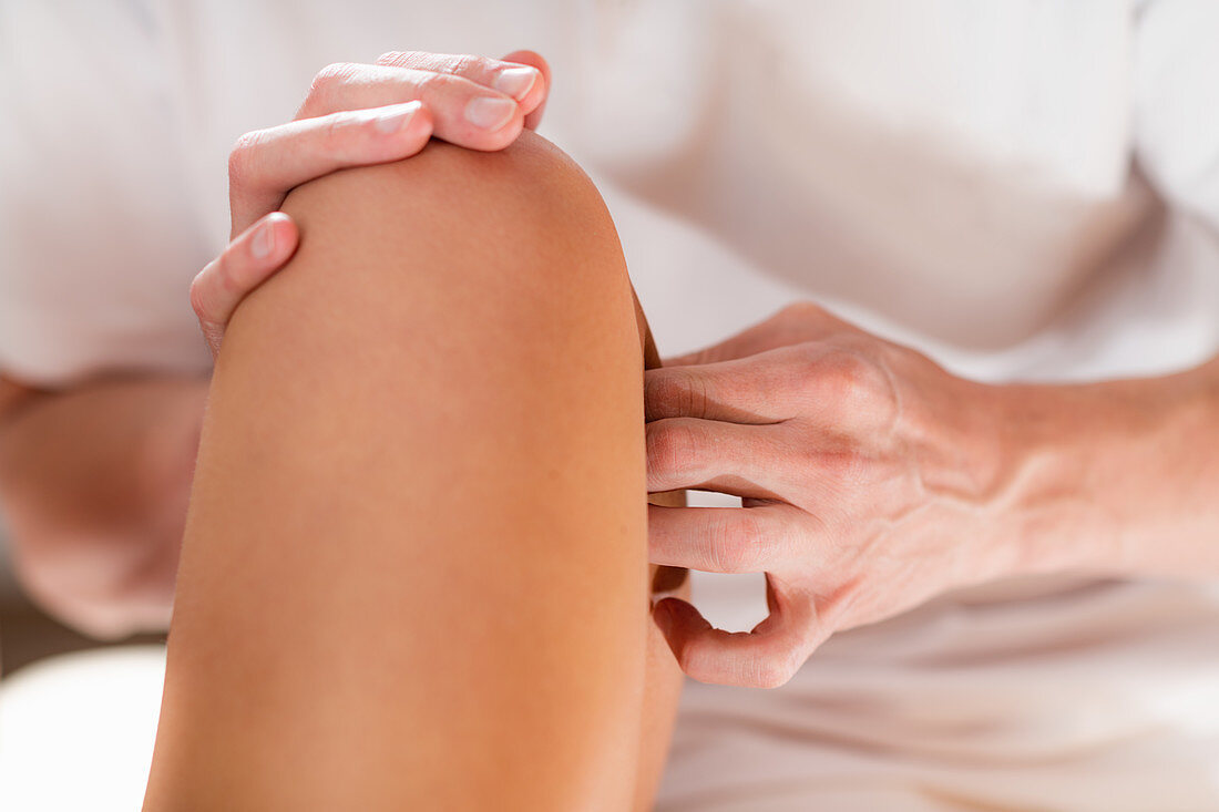 Osteopathy treatment for knee pain