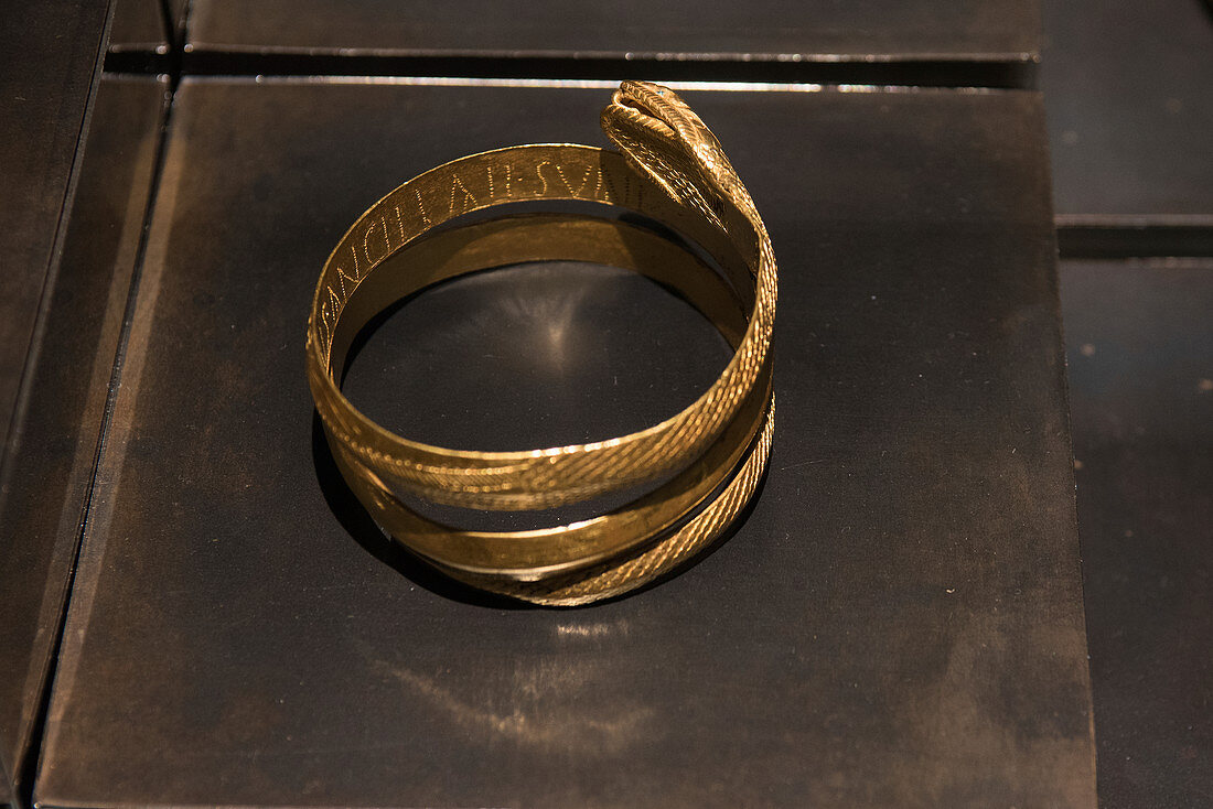 Gold bracelet from Pompeii,1st century AD