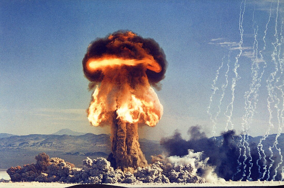 First atomic artillery shell detonation,1953