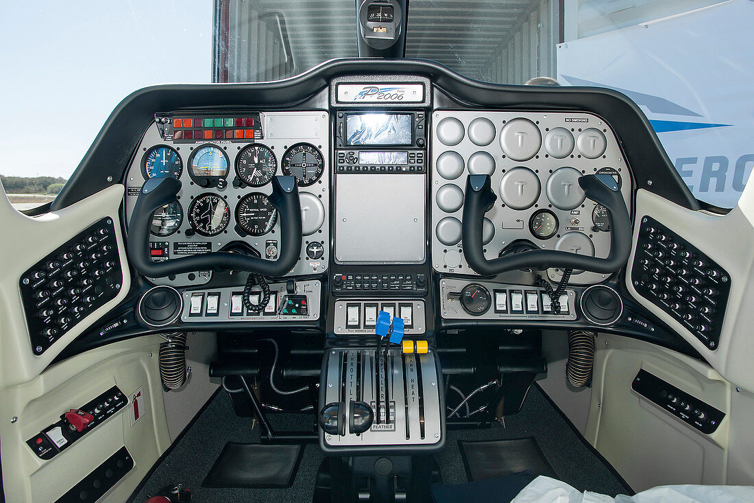Tecnam P2006T aircraft cockpit
