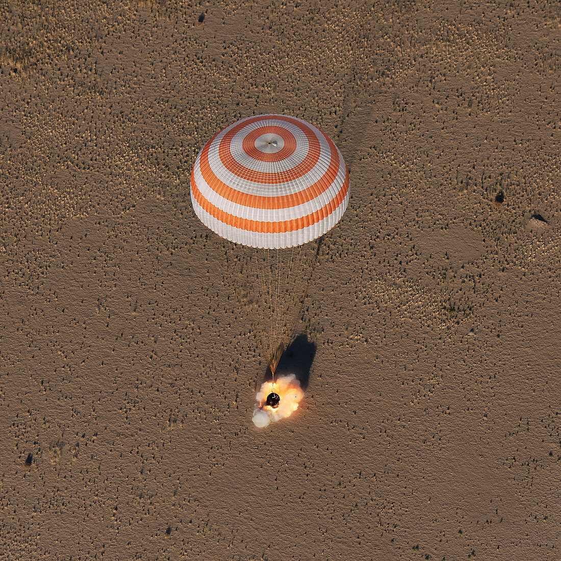 Soyuz MS-08 capsule landing by parachute,2018