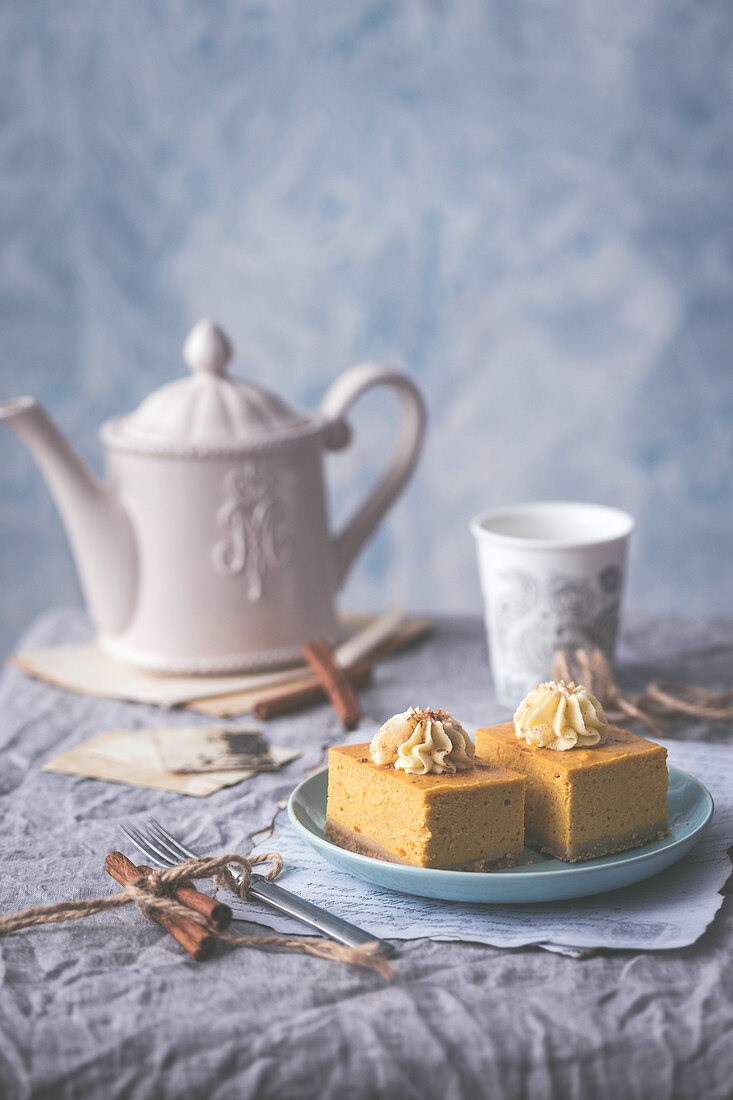 Kürbis-Käsekuchen mit Schlagsahne