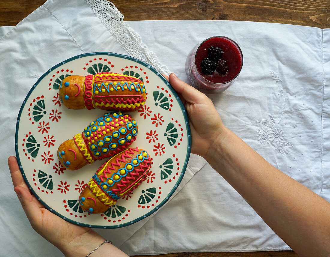 Guaguas de Pan und Colada Morada (Süssspeisen zum Tag der Toten, Ecuador)