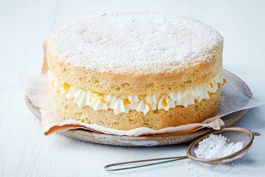 Ingwer-Biskuitkuchen mit Ahornsirup-Orangen-Creme