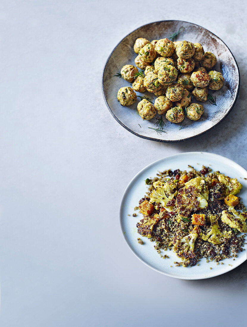 Hühnerhackbällchen mit Quinoa und Curry-Blumenkohl