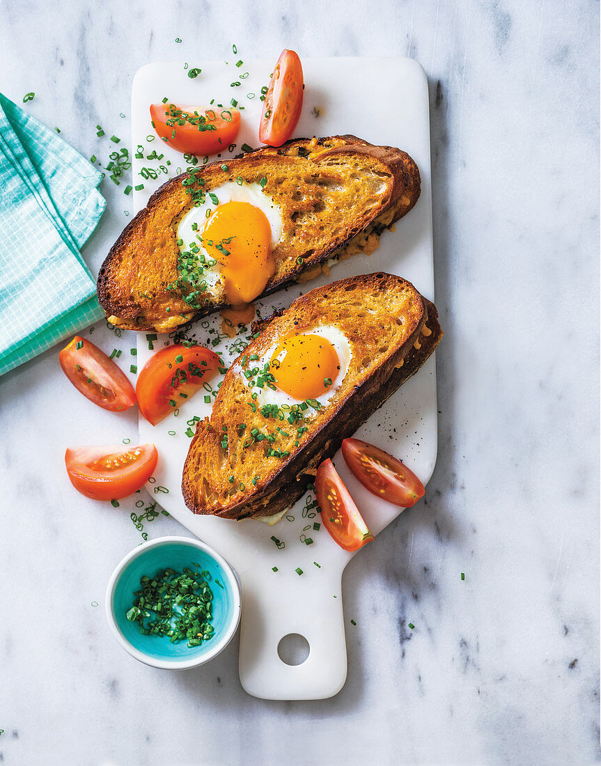 Croque Madame Sandwichtoast mit Spiegelei