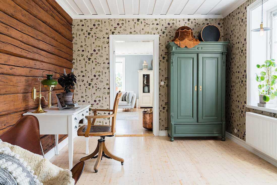 12964573 Study With Log Cabin Wall And   With Botanical Pattern 