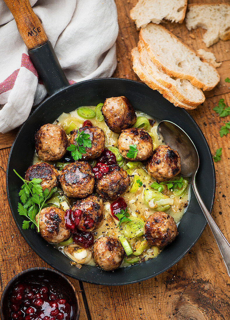 Meatballs with a leek sauce and lingonberries