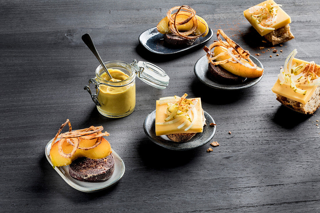 Himmel Un Äd (black pudding, fried onions, and mashed potato with apple sauce) and a rye bread roll with cheese with a jar of mustard